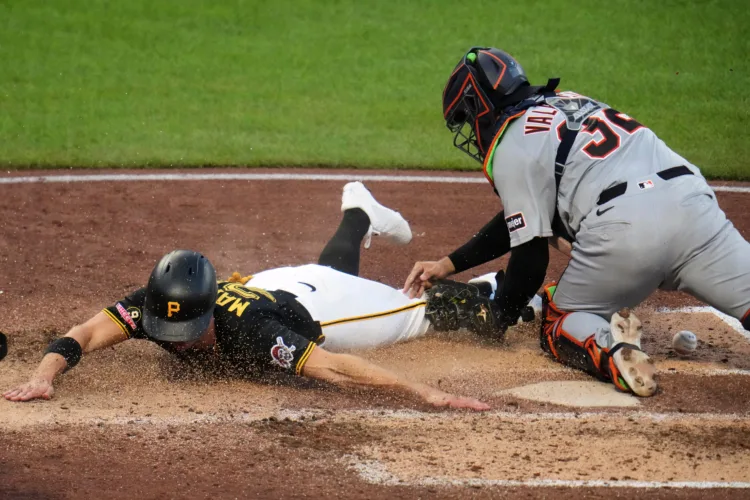 Cruz homers as Pirates top Tigers 4-1